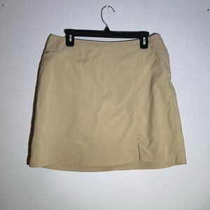 Patagonia women’s Khaki hiking skort Skirt size 12 build in shorts